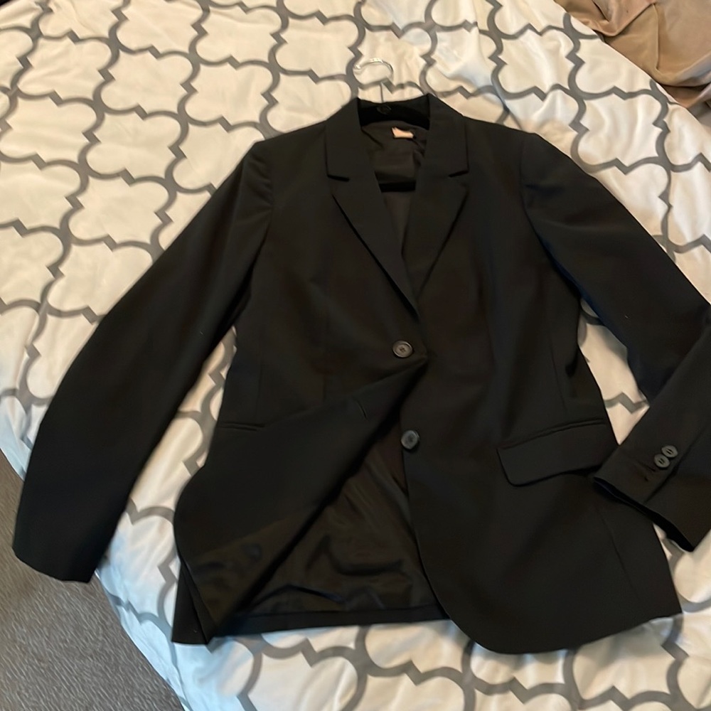 Navy. J.Crew single breasted blazer with 2 buttons in a size 8
